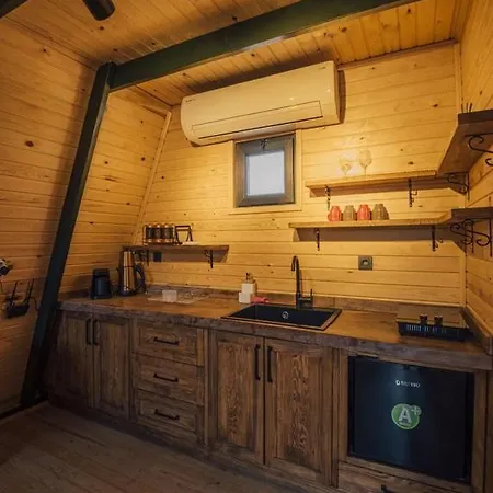 לינה וארוחת בוקר Karmatte 3*