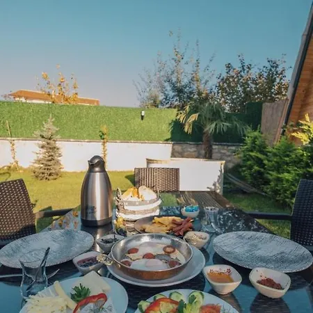 לינה וארוחת בוקר Karmatte 3*